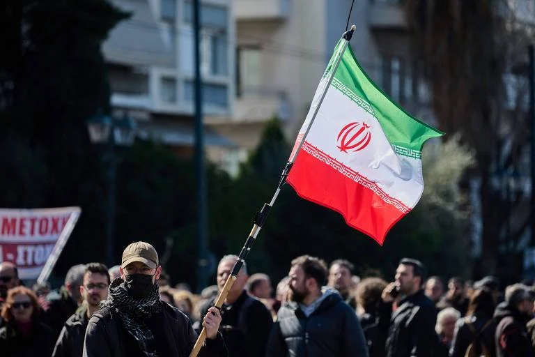 Desaparecimento de tripulante de caça dos EUA no Irã reacende fantasma da crise de reféns de 1979 e teme troca por concessões