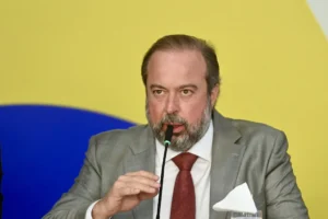 Governo propõe pena de até 5 anos de prisão para aumento abusivo de combustíveis e amplia poderes da ANP