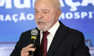 Lula anuncia inclusão de inadimplentes do FIES em plano contra endividamento e defende investimento em educação