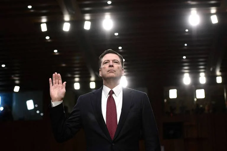 EX-DIRETOR DO FBI, JAMES COMEY, ACUSADO DE AMEAÇAR TRUMP COM FOTO DE CONCHAS: O CASO QUE AGITA O DEPARTAMENTO DE JUSTIÇA AMERICANO