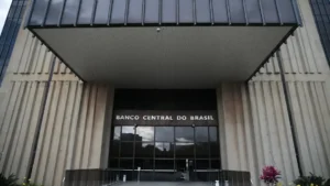 Selic: Copom reduz juros para 14,50% ao ano em meio a incertezas globais e inflação em alta