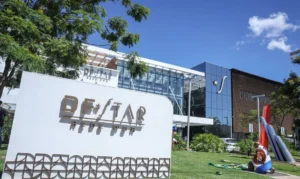 Bolsonaro em Recuperação Pós-Cirúrgica: Evolução Positiva no Ombro e Detalhes da Prisão Domiciliar