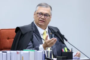 Dino bloqueia repasse de taxas da CVM ao Tesouro e exige plano para salvar mercado de capitais de escândalos