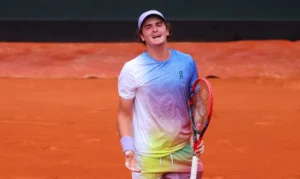 João Fonseca é eliminado do Masters 1000 de Roma após derrota apertada em estreia; preparativos para Roland Garros já começaram