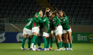 Palmeiras goleia Botafogo e encosta no Corinthians na briga pela liderança do Brasileirão Feminino: veja os detalhes!
