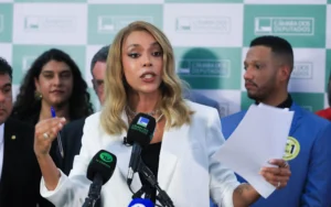 Erika Hilton Repudia Compensações a Empresas pelo Fim da Escala 6×1, Lula Sinaliza Diálogo Aberto