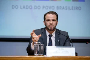 Governo pode reavaliar “taxa das blusinhas”: Entenda o Desenrola para quem não tem dívidas