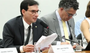 Fim da Escala 6×1: Relator Propõe Folga Dominical Obrigatória e Redução da Jornada Semanal para 40 Horas