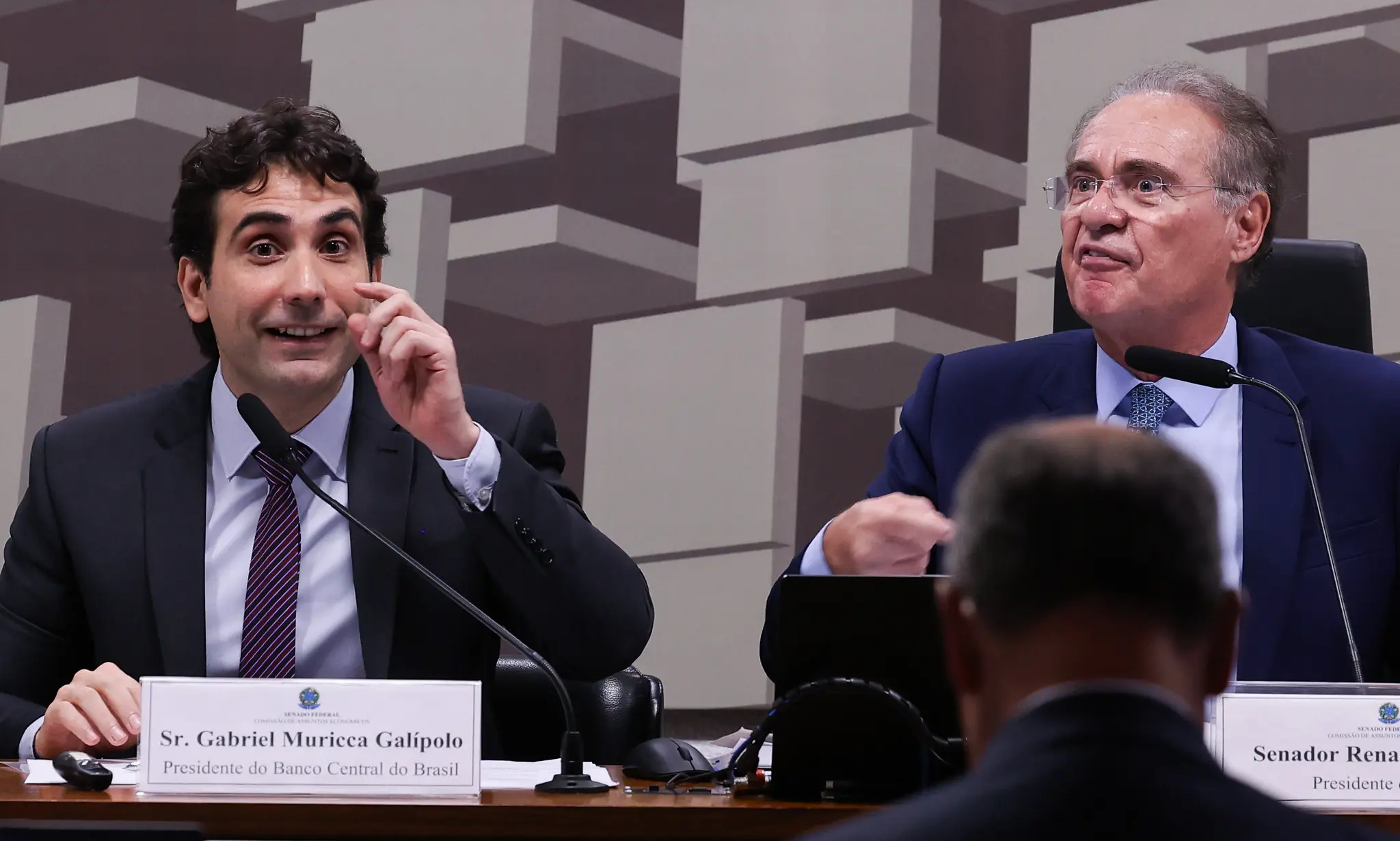 Renan Calheiros acusa presidente do Banco Central de mentir sobre R$ 11 bilhões e possível crise sistêmica no Banco Master