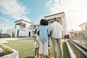 Seguro Residencial Vira Serviço Essencial: Chaveiro e Encanador Lideram Acionamentos, Superando Emergências Tradicionais
