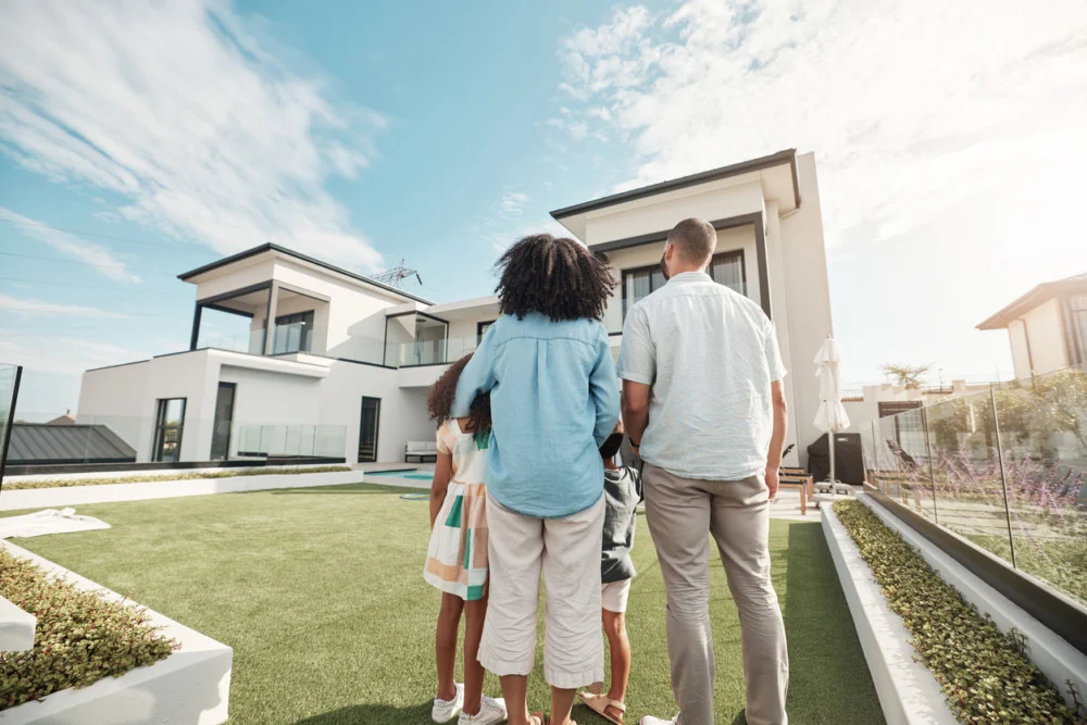 Seguro Residencial Vira Serviço Essencial: Chaveiro e Encanador Lideram Acionamentos, Superando Emergências Tradicionais