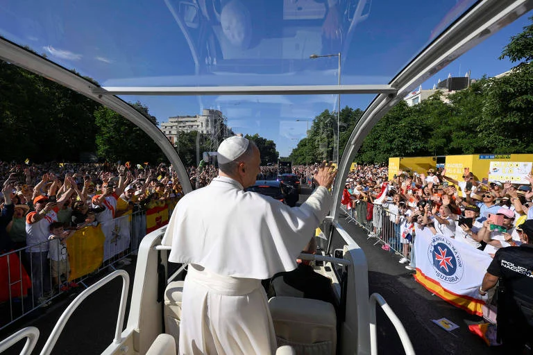 Papa Francisco em Madri: Multidão de 1,2 milhão de fiéis celebra missa e clama por renovação da fé católica na Espanha