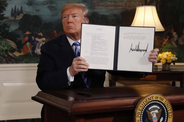 Trump assina acordo com Irã: É pior que o de Obama? Guerra de 100 dias e US$ 100 bilhões gastos levam a novo pacto nuclear