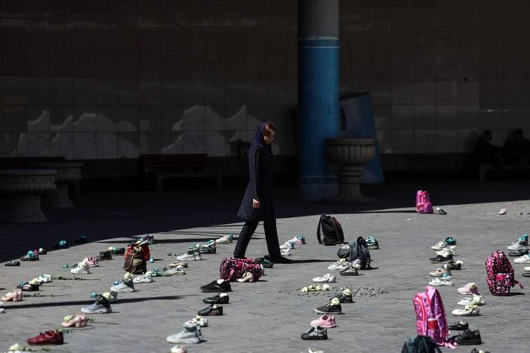 EUA: 100 Dias de Silêncio e Incerteza Após Ataque Trágico a Escola Iraniana que Matou 175
