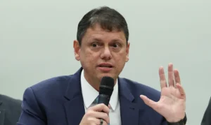 Contas de Tarcísio em 2025: TCE SP aprova com ressalvas, aponta falhas em renúncia fiscal e fiscalização de rodovias