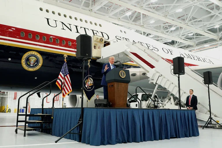 Avião de Luxo Presenteado pelo Qatar: Donald Trump Inaugura Novo Boeing 747 para Frota Presidencial dos EUA