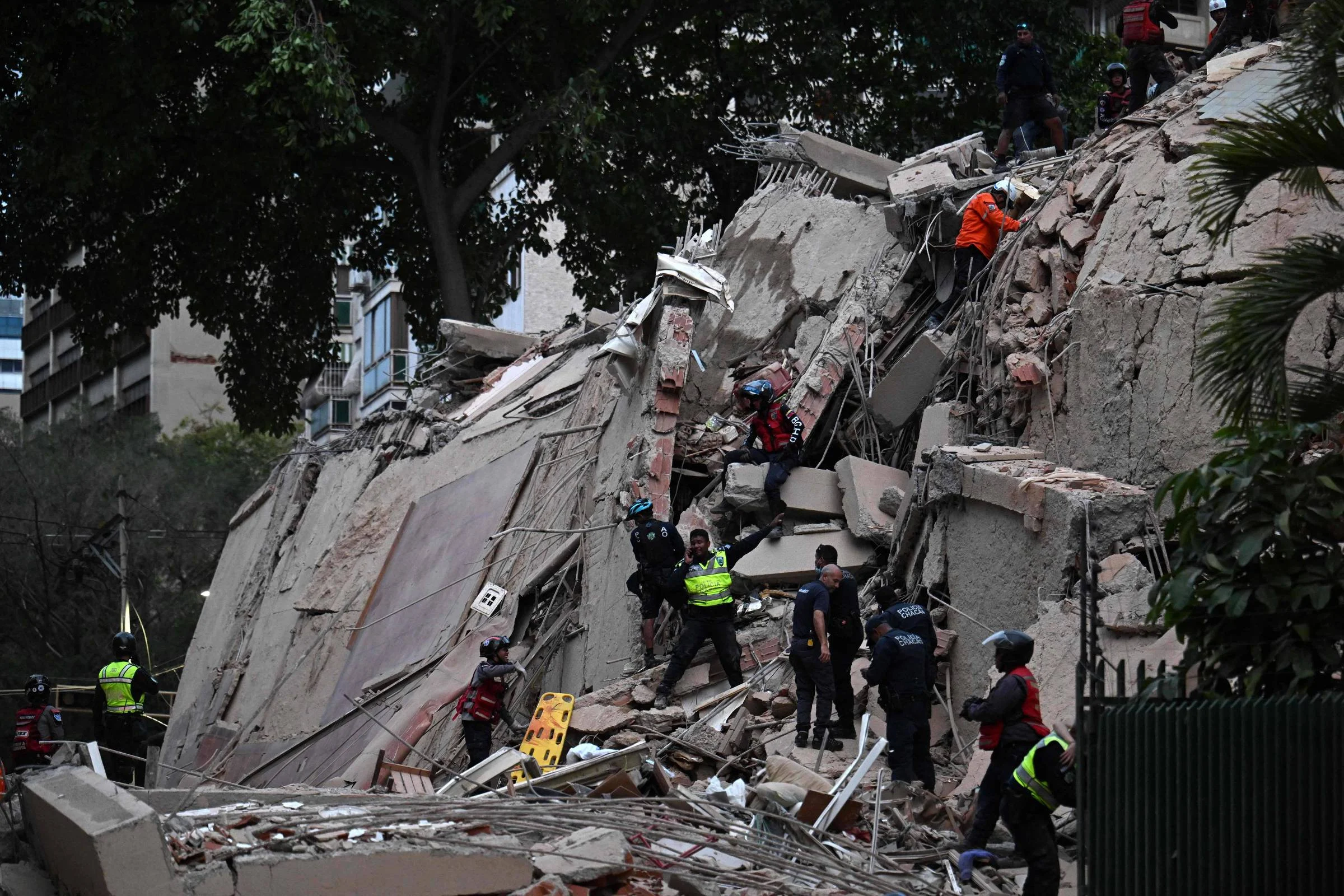 VENEZUELA EM CHOQUE: Dois terremotos devastadores atingem Caracas, deixam 32 mortos e declaram emergência nacional