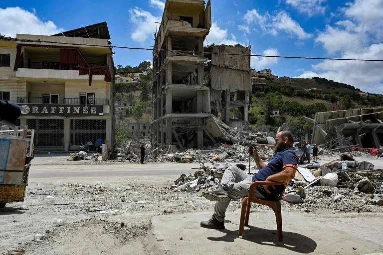 Líbano sofre novo bombardeio israelense após acordo de paz, Hezbollah promete resistência