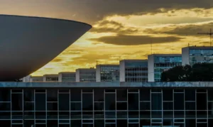 Congresso em Recesso: Projetos Cruciais para Mulheres e MEIs Travados; Veja o Que Fica Pendente