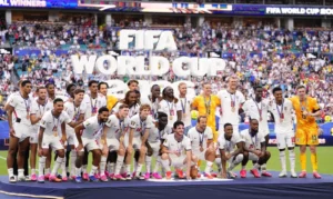 Inglaterra vence França em jogaço de 10 gols e Mbappé faz história como maior artilheiro das Copas