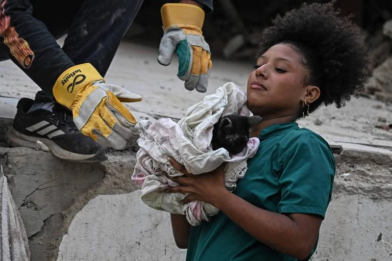 Sobrevivente de Terremoto na Venezuela em 1967, Agora Ajudando Vítimas de Novo Desastre