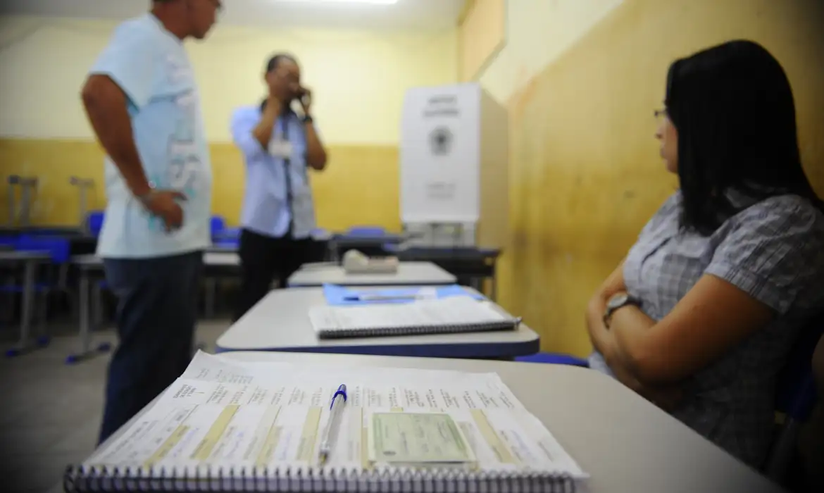 Mesários Voluntários: Como Cidadãos Comuns Garantem a Transparência e o Futuro das Eleições no Brasil em 2026