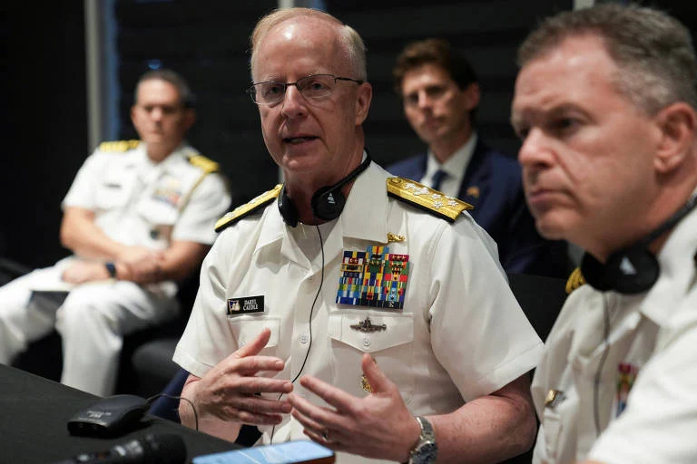 Promoção de Almirante nos EUA: Petição de Caudle a Hegseth Levanta Questões sobre Politização no Pentágono