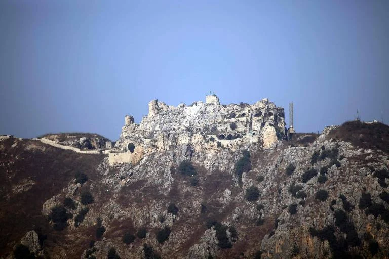 Líbano Alerta: Explosões de Israel Perto do Castelo de Beaufort Ameaçam Cessar-Fogo e Escalada Perigosa