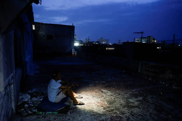 Cuba Mergulha na Escuridão: Novo Apagão Geral Atinge a Ilha em Meio a Crise Energética e Bloqueio dos EUA