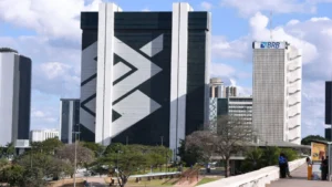 GDF perde a paciência com bancos e pede empréstimo direto do FGC no STF; Fux marca conciliação para quinta-feira
