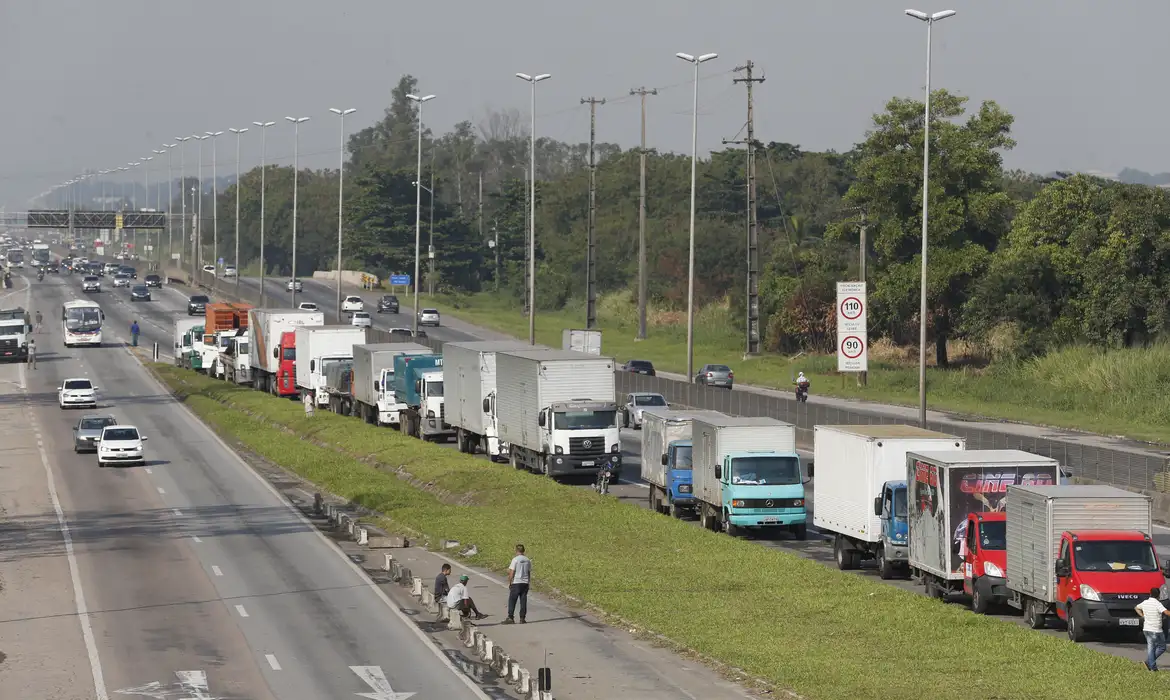 Lei do Frete Mínimo Garante Pagamento Justo a Caminhoneiros: CIOT e Fiscalização Rigorosa Combatem Irregularidades no Transporte de Cargas