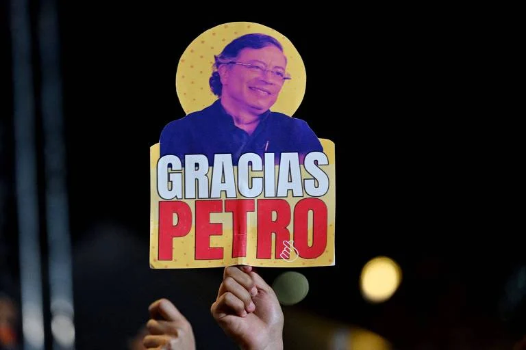 Petro deixa legado de esquerda consolidada na Colômbia, apesar de agenda de reformas patinar e sucessor não eleito