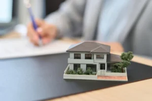 Escritura, Matrícula e Alienação Fiduciária: Desvendando os Termos Essenciais para Fechar Negócio Imobiliário com Segurança