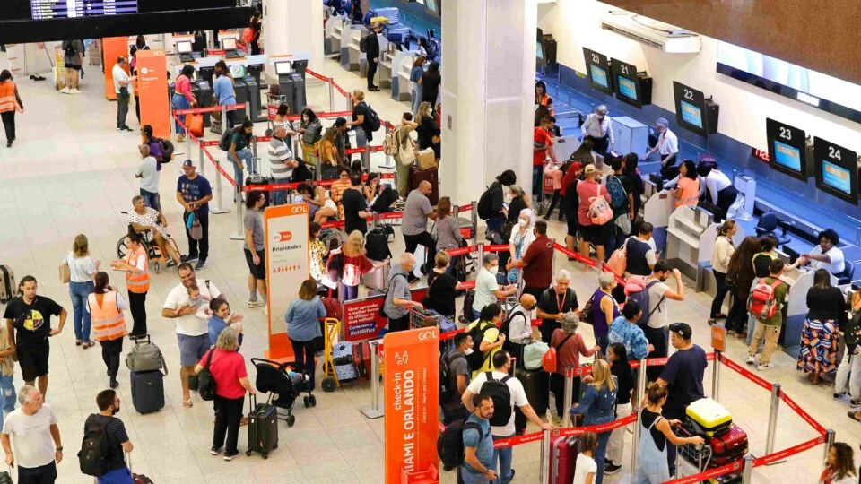 Céus Abertos no Brasil: Acordos Prometem Voos Mais Baratos, Mas Barreiras Econômicas e Regulatórias Travam o Avanço