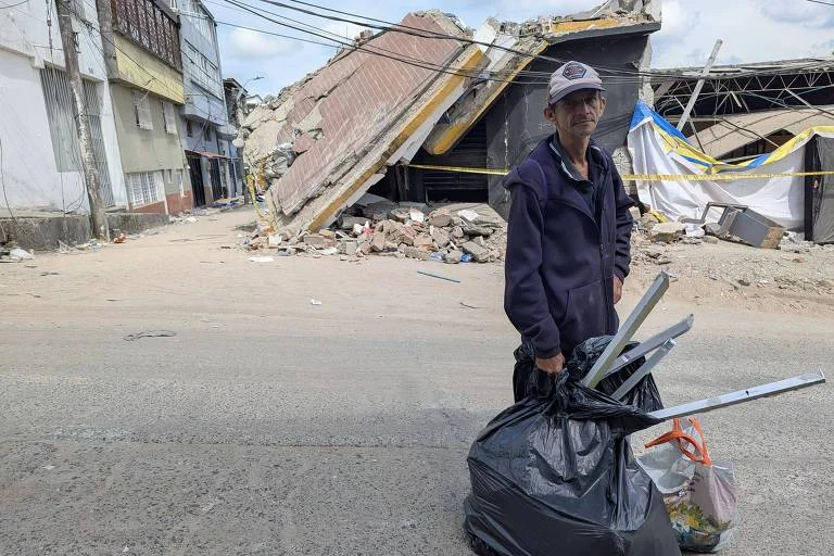 Catadores de Metal na Colômbia Buscam Renda em Escombros de Terremoto, Transformando Destroços em Dinheiro