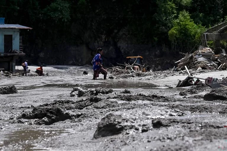 Alerta no Himalaia: Mudanças Climáticas Amplificam Risco de Inundações Catastróficas e Deslizamentos Chocantes
