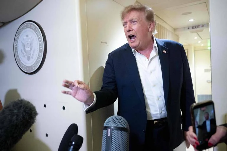 Aprovação de Donald Trump Sobe Levemente Após Mínima Histórica, Mas Apoio Democrata para Congresso Cresce