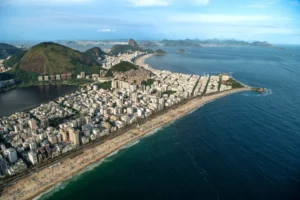 Queda drástica de 86,9% em lançamentos de luxo no Rio: Leblon lidera metro quadrado milionário apesar da retração
