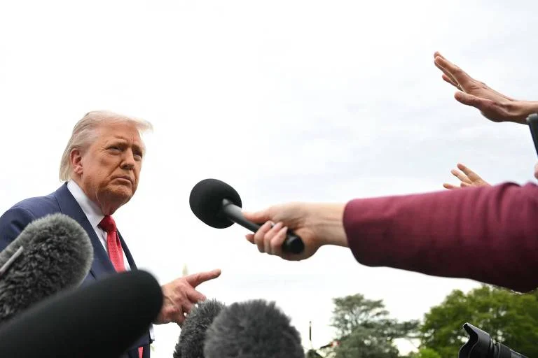 Trump Foca Ataques Pessoais em Mulheres Jornalistas, Revela Monitoramento da IWMF com Dados Alarmantes