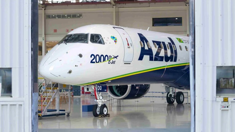 Embraer Desafia Gigantes: Como a Brasileira Conquista o Mercado Aéreo Regional e Supera Boeing e Airbus