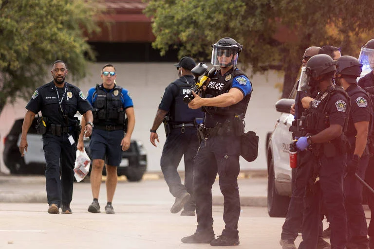 Agente do ICE atira e fere homem em Austin, Texas: Crescem tensões com a imigração sob Trump