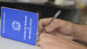 Desemprego no Brasil: Taxa cai para 5,3% e mercado de trabalho bate recorde com 103,5 milhões de ocupados em agosto
