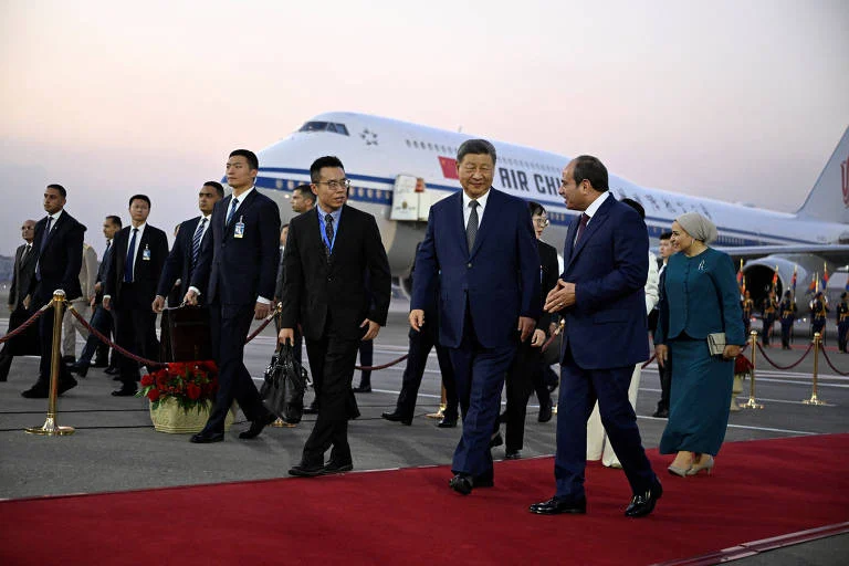 Xi Jinping Apoia Pacto Militar do Oriente Médio e Desafia Influência dos EUA na Região