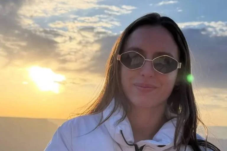 Atriz Brasileira Renata Alves Mietto é Presa pelo ICE em Aeroporto de LA e Detida há Mais de um Mês nos EUA