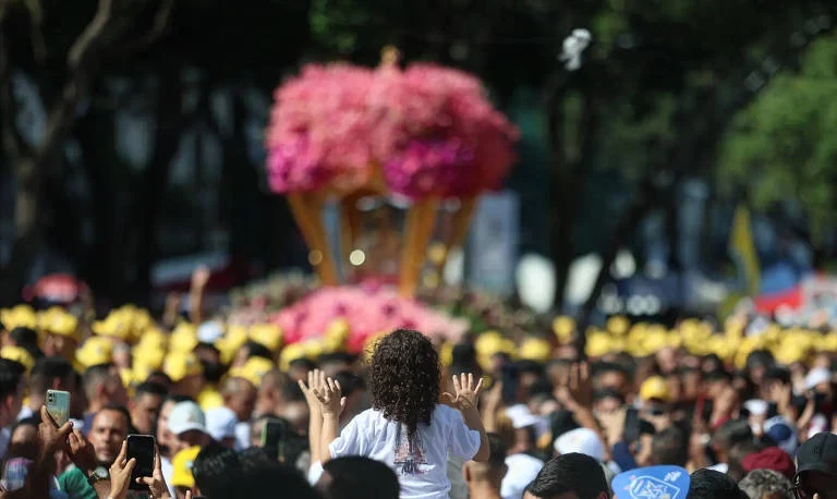 Nossa Senhora: De Símbolo Religioso a Ícone Político e Cultural em Lutas Sociais