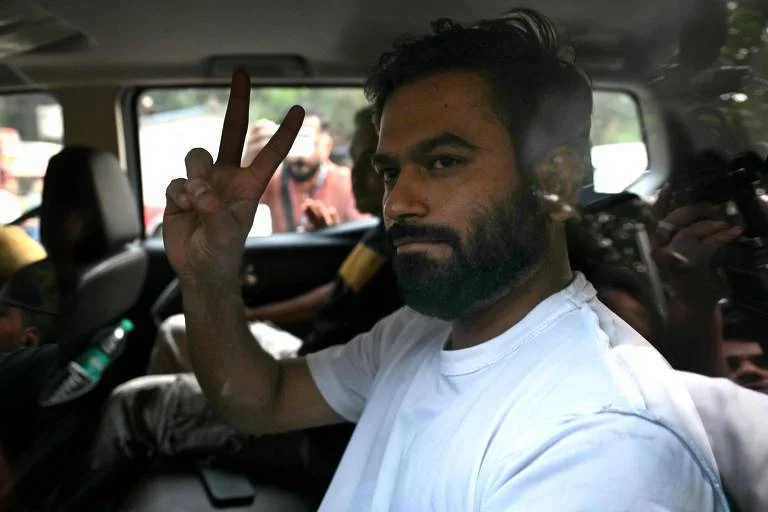 Líder do Partido das Baratas na Índia é Solto Após Detenção por Liderar Protesto Contra Autoridade Eleitoral
