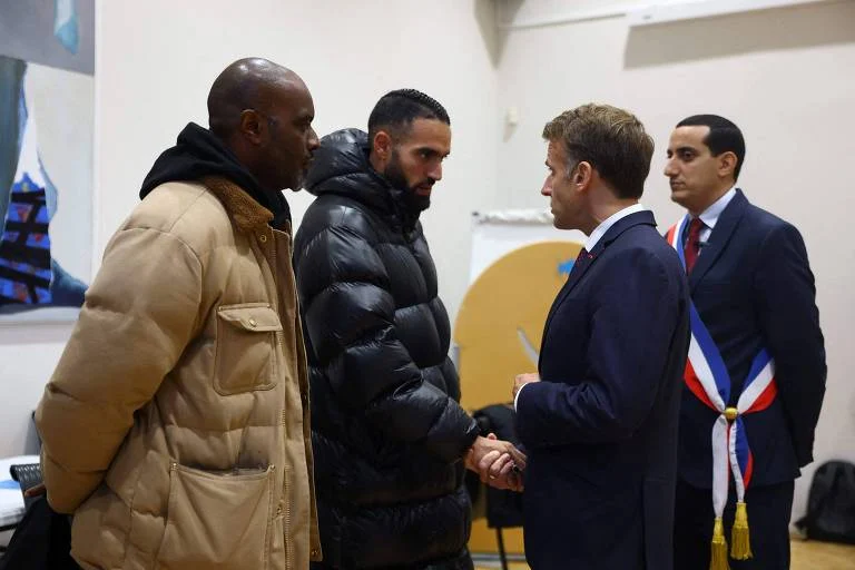 Macron Condena Ataque Racista Perto de Paris: “Ideologia que não tem lugar na França”