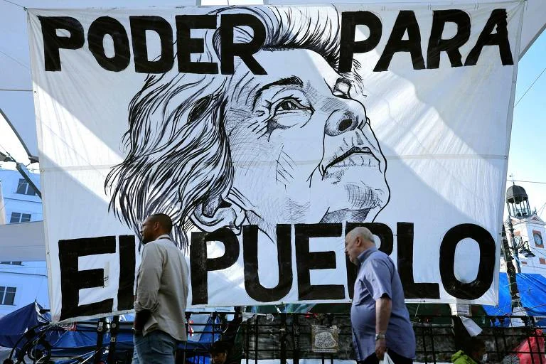 Paris em Alerta: Suspeito de ataque terrorista racista sai da prisão sob protestos massivos contra a extrema-direita