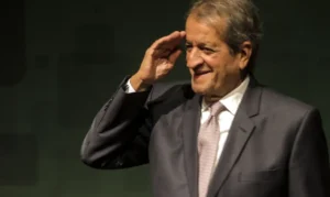 PL de Flávio Bolsonaro Reconhece Vitória de Lula, Mas Cobra Esclarecimentos sobre “Medidas Eleitoreiras” em Gastos Públicos